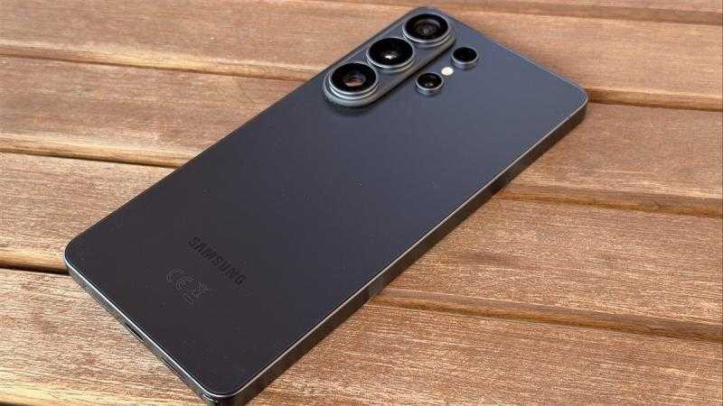 اختبارات تكشف أداء شاشة Galaxy S26 Ultra.. هل تراجعت ميزة مقاومة الانعكاسات؟