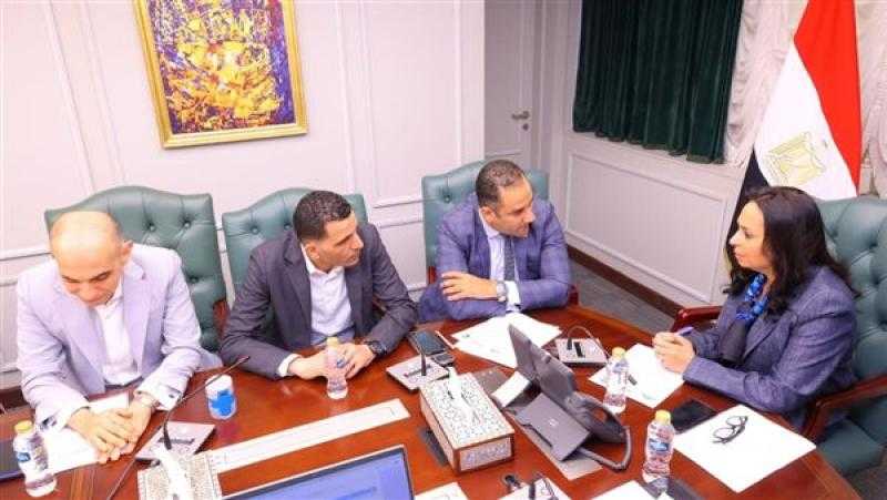 وزيرة التضامن تلتقي عددًا من أعضاء مجلسي النواب والشيوخ