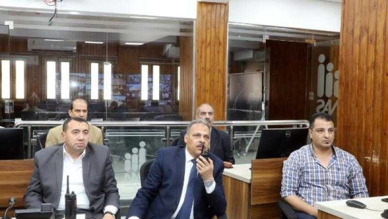 من داخل مركز السيطرة.. محافظ الشرقية يتابع أعمال النظافة والتجميل