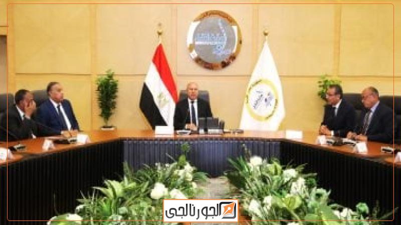 وزير النقل في اجتماع اليوم