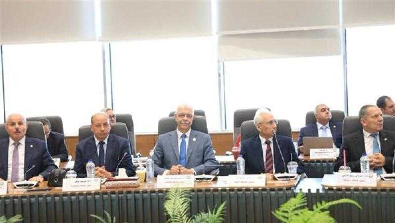 رئيس جامعة المنيا يشهد اجتماع المجلس الأعلى للجامعات
