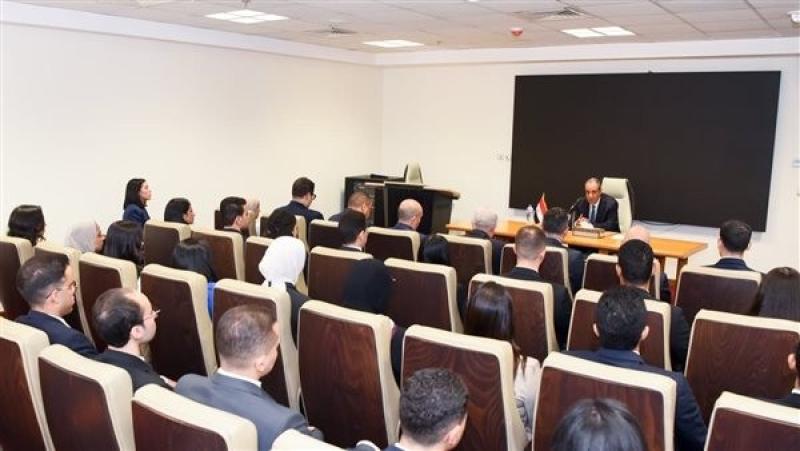 وزير الخارجية للدبلوماسيين المعينين حديثًا: تمثيل الدولة المصرية في الخارج يحمل مسؤولية وطنية كبيرة