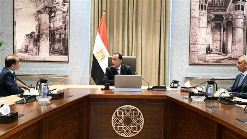 رئيس الوزراء يتابع ملفات وزارة المالية ويؤكد بدء تطبيق موازنة العام الجديد