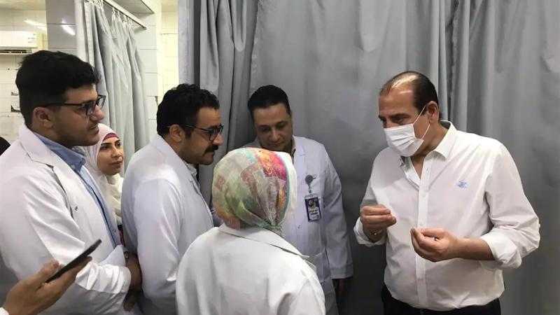 نائب وزير الصحة يتفقد المنشآت الصحية في الدقهلية ويوجه بمكافآت للمتميزين