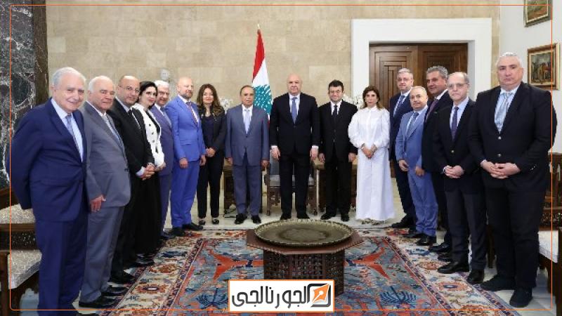 عون يتوسط وفد الرابطة المارونية