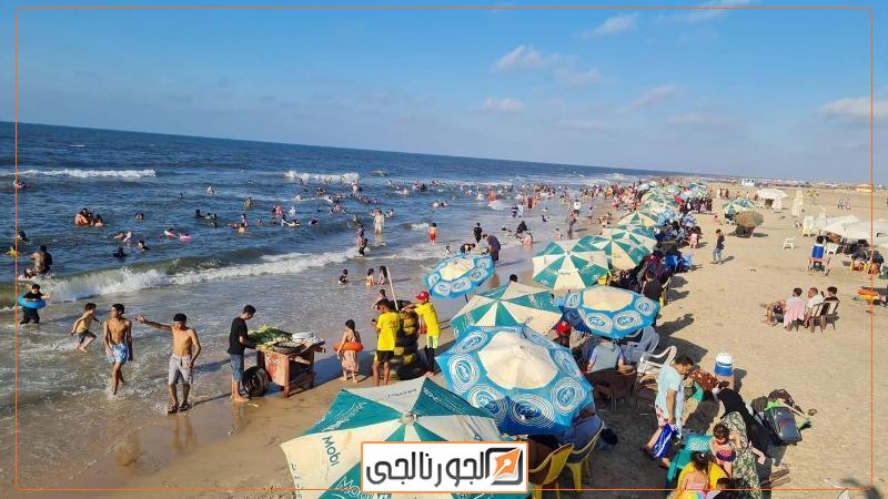 إقبال كبير من المواطنين على مصيف بلطيم