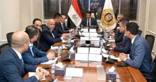 وزير الصناعة يبحث مع «هاير مصر» خطط التوسع وزيادة المكون المحلي في... وزير الصناعة يبحث مع «هاير مصر» خطط التوسع وزيادة المكون المحلي في الأجهزة الكهربائية
