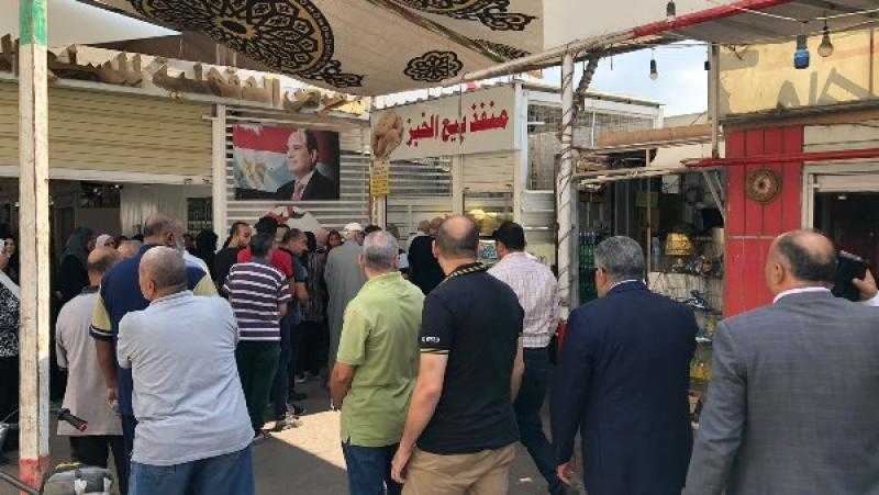 أسعار مخفضة.. محافظ الدقهلية يتفقد معرض السلع ومنافذ بيع الخضراوات بالمنصورة