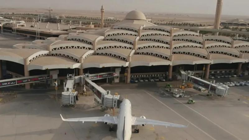 السعودية تمدد تعليق العمليات التشغيلية في مطار الملك خالد الدولي بالرياض